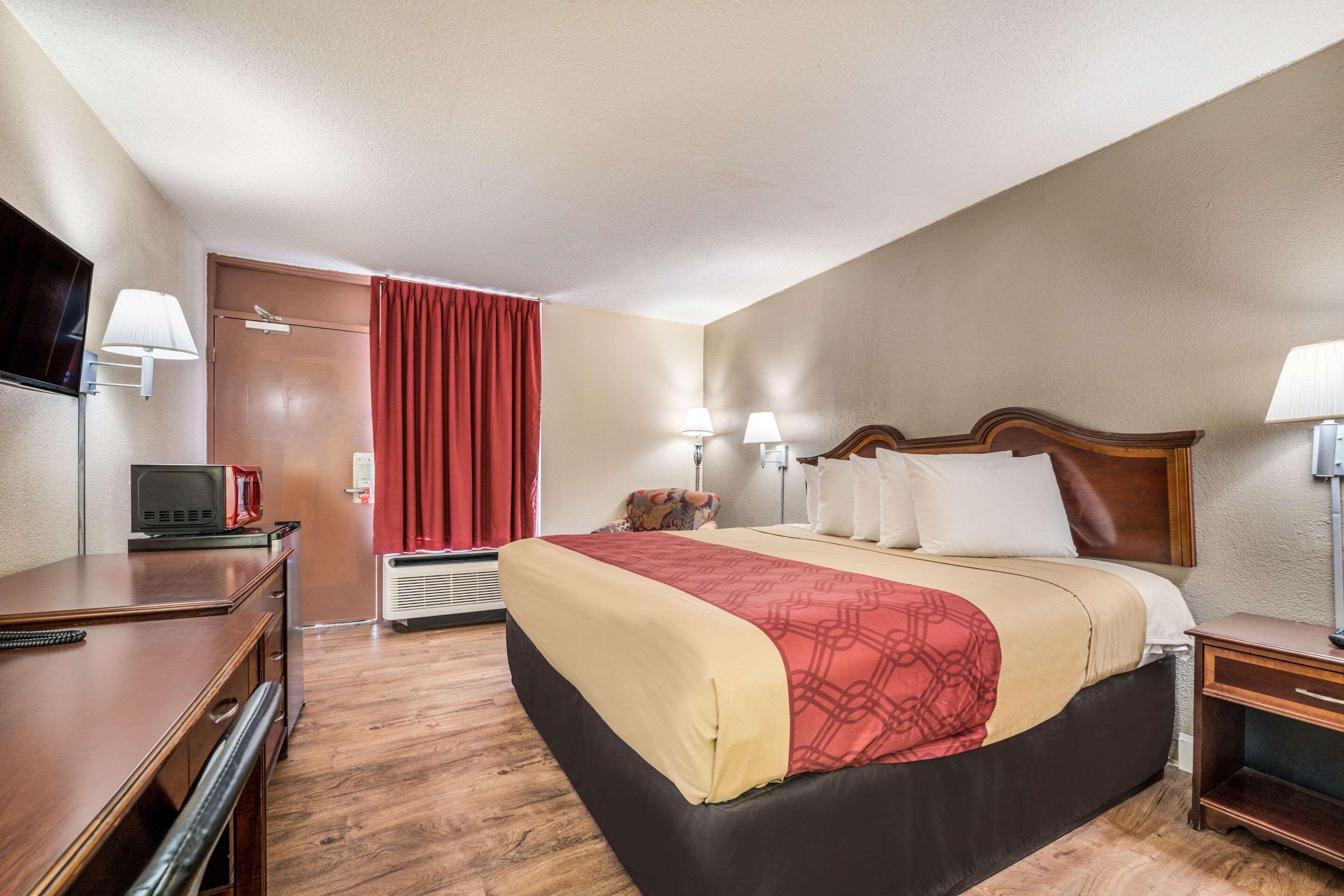 Econo Lodge Inn & Suites Macon Exterior photo