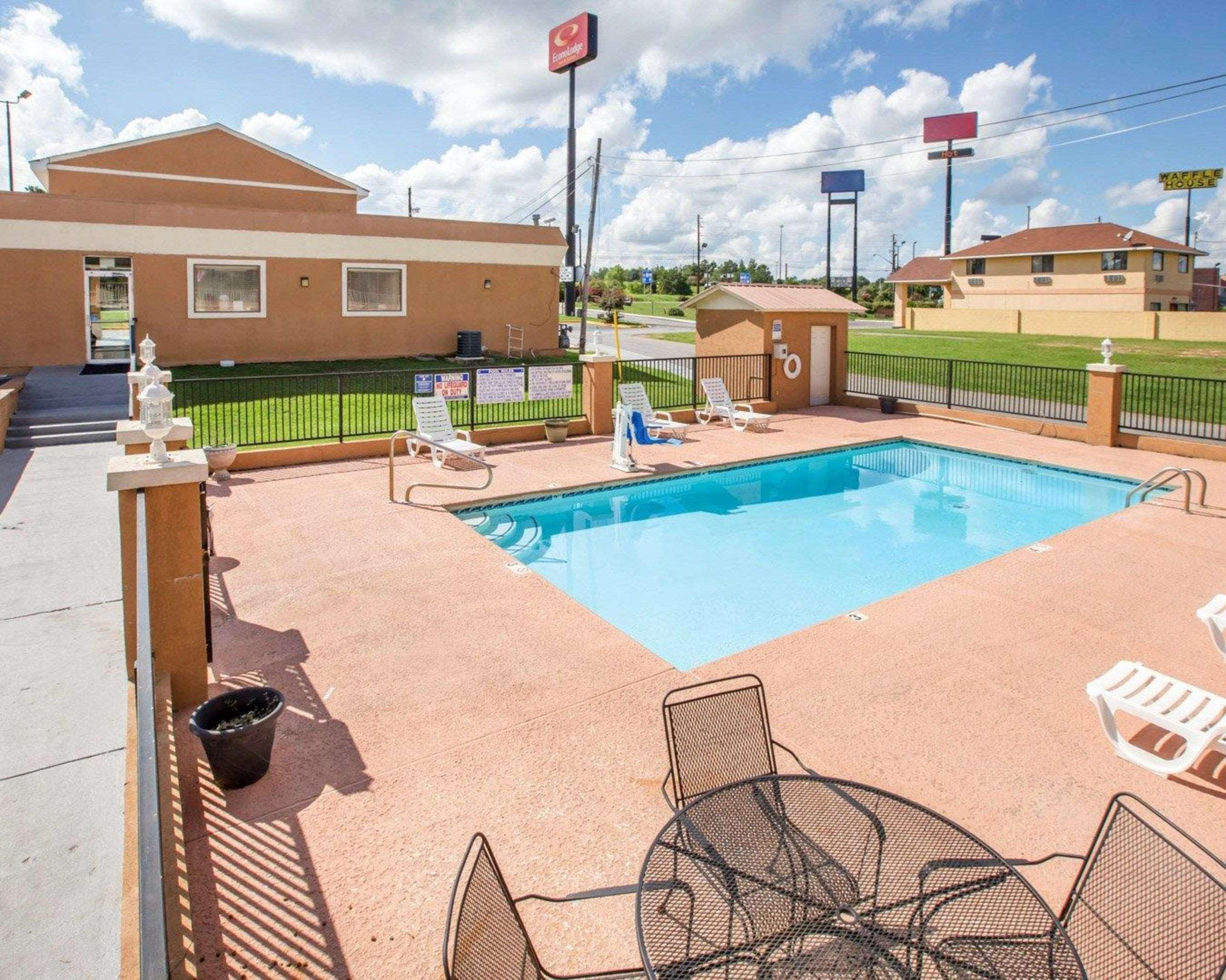 Econo Lodge Inn & Suites Macon Exterior photo