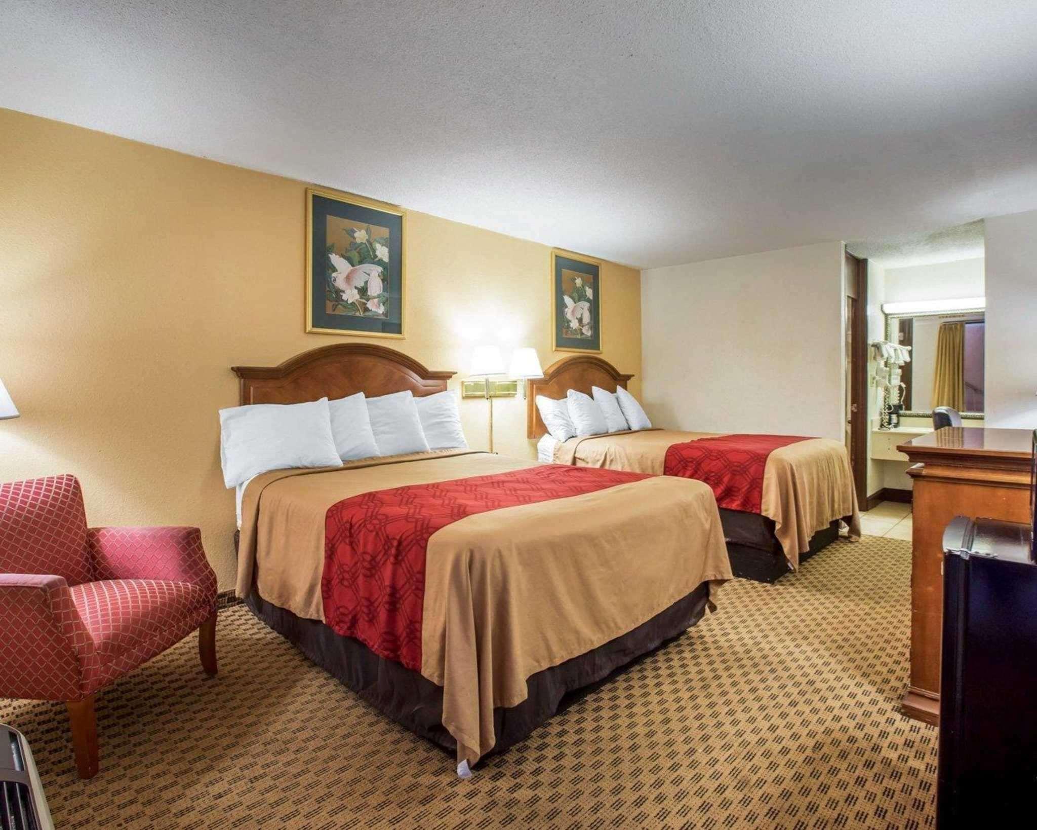 Econo Lodge Inn & Suites Macon Exterior photo